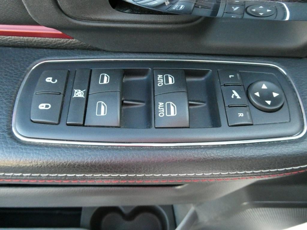 2016 RAM 1500 4WD Crew Cab 5.7 Ft Box Rebel