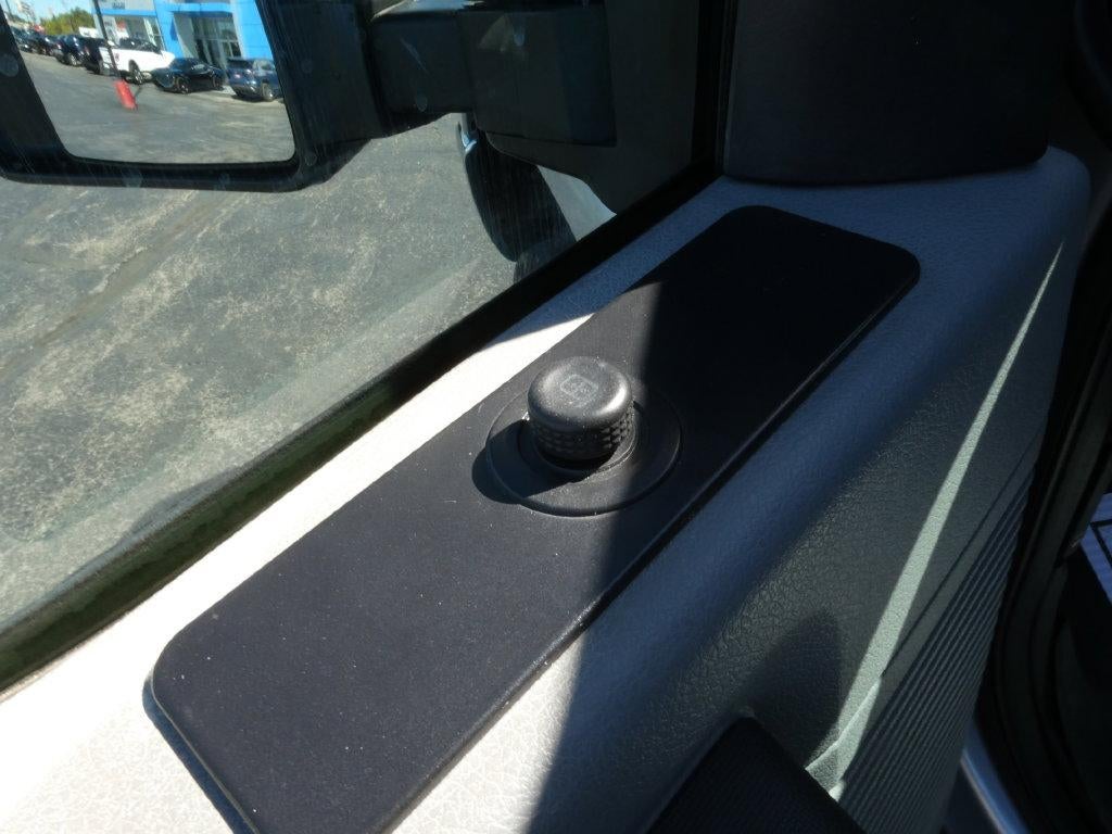 2015 Ford Super Duty F-250 SRW 4WD Crew Cab 6-3/4 Ft Box XL
