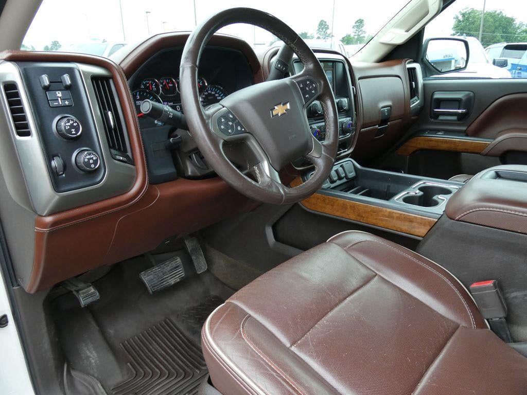2015 Chevrolet Silverado 1500 Crew Cab Standard Box 4-Wheel Drive High Country