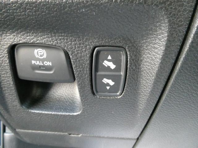 2020 RAM 1500 Big Horn Crew Cab 4x4 5'7' Box