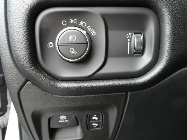 2022 RAM 1500 Big Horn 4x4 Crew Cab 5'7" Box