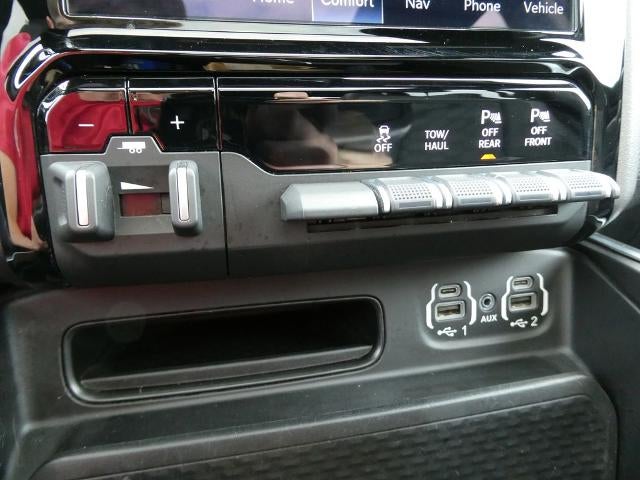 2022 RAM 1500 Big Horn 4x4 Crew Cab 5'7" Box