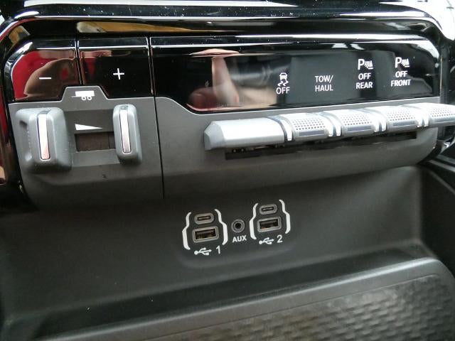 2021 RAM 1500 Laramie 4x4 Crew Cab 5'7" Box