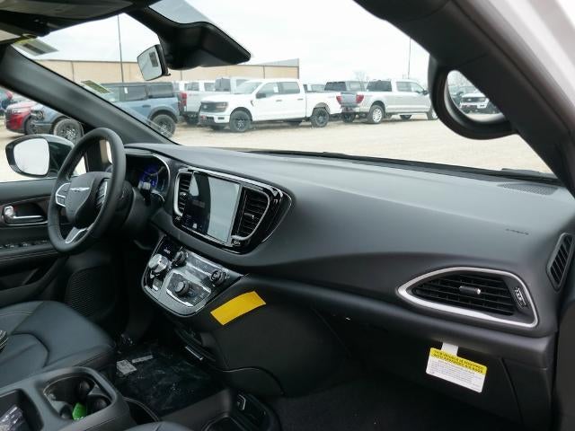 2026 Chrysler Voyager VOYAGER LX