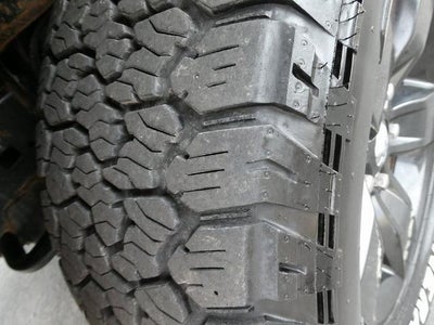 2020 RAM 1500 Classic Tradesman Crew Cab 4x4 5'7' Box