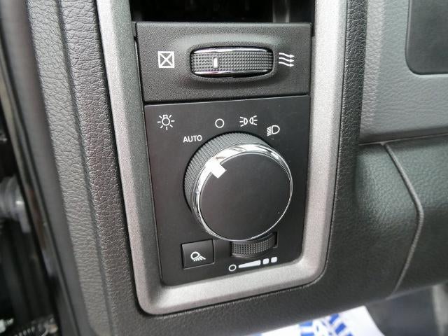 2020 RAM 1500 Classic Tradesman Crew Cab 4x4 5'7' Box