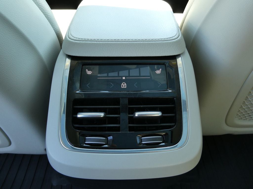 2021 Volvo XC90 T5 Momentum 7 Passenger