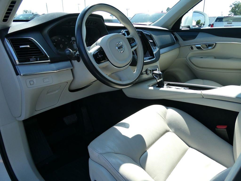 2021 Volvo XC90 T5 Momentum 7 Passenger