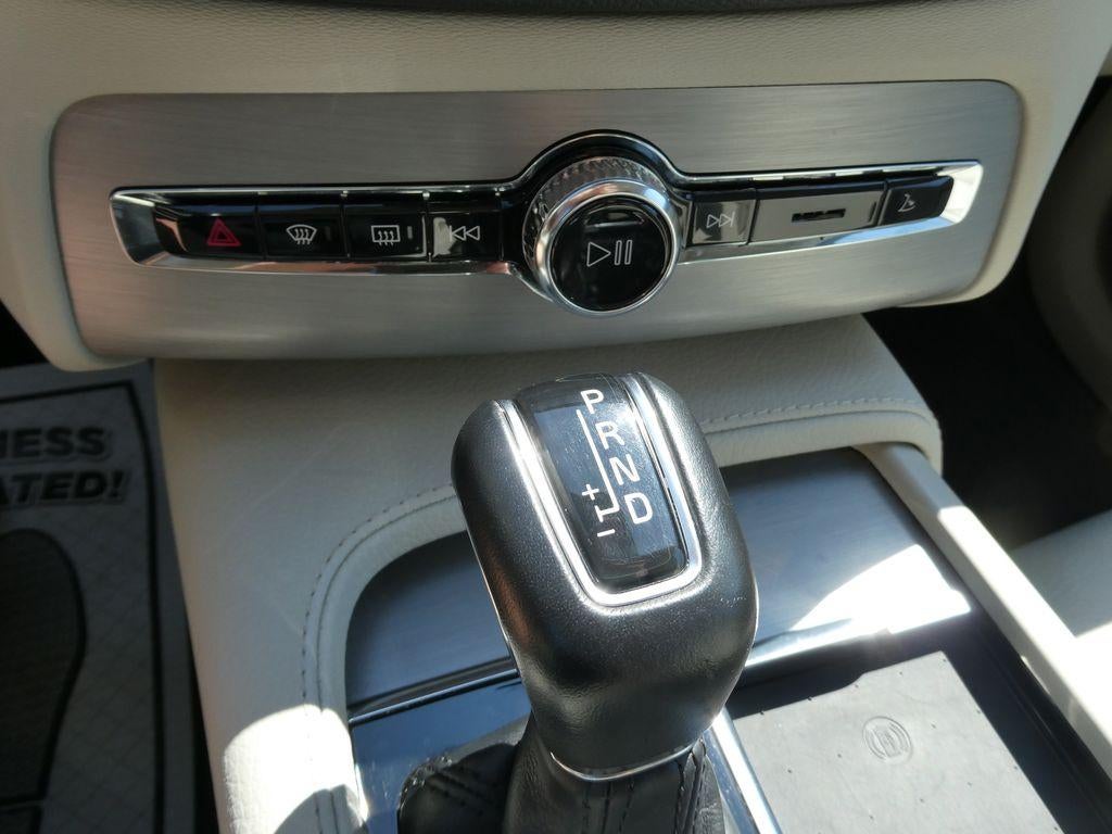 2021 Volvo XC90 T5 Momentum 7 Passenger